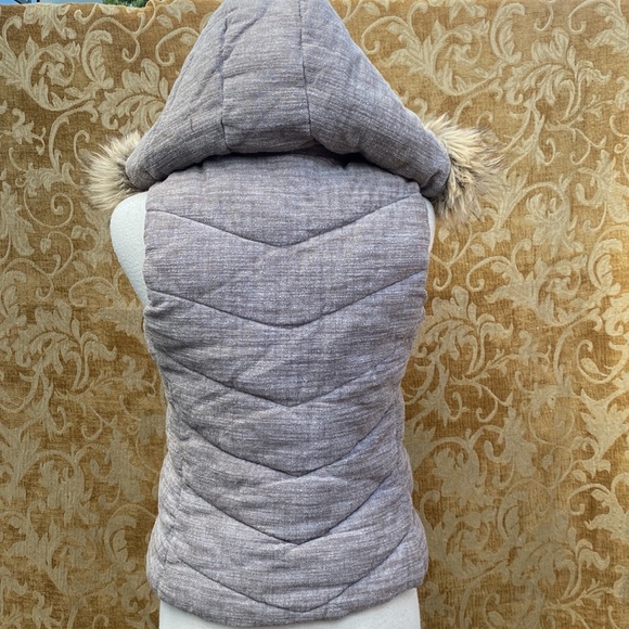 351-You Are Significant ❤️ Gap Hooded Vest - Picture 4 of 7